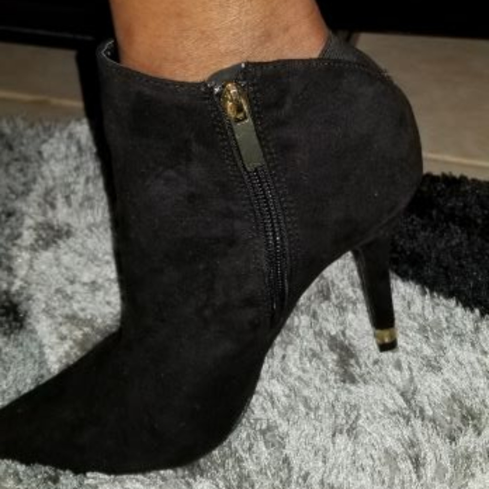 Quipid Sueded Ankle Bootie Nwt